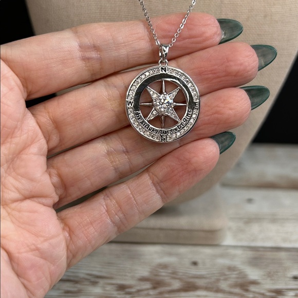 Elegant Silver Compass Pendant Necklace - Picture 4 of 6